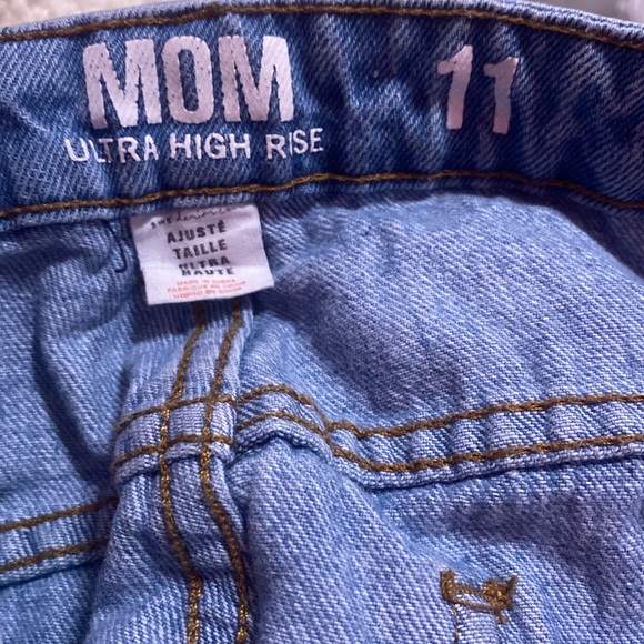 Streetwear Society Ultra High Rise Mom Jeans Size 11 - Picture 2 of 2